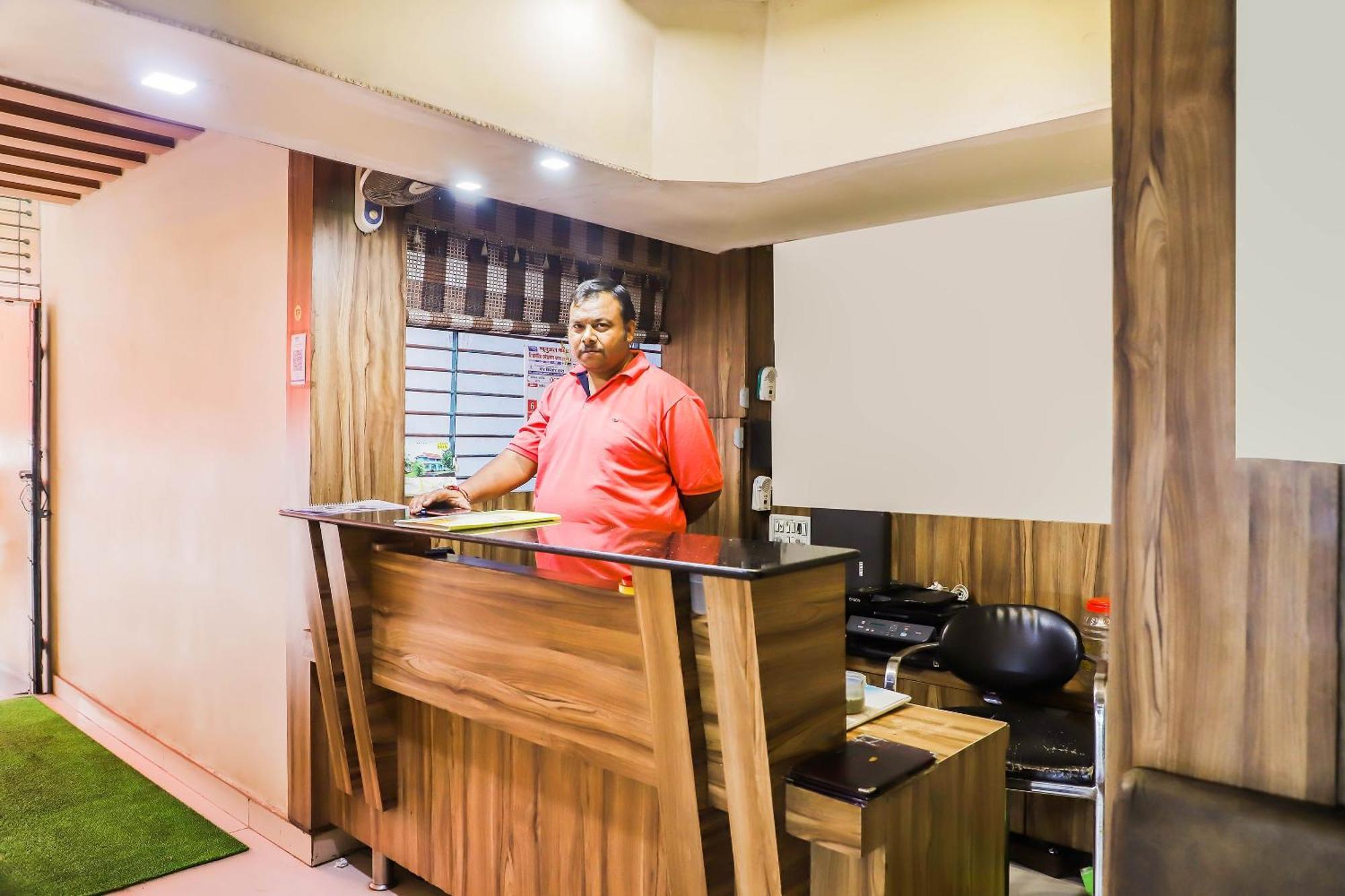 Spot On Bagiya Restaurant Hotel Harda Exterior photo