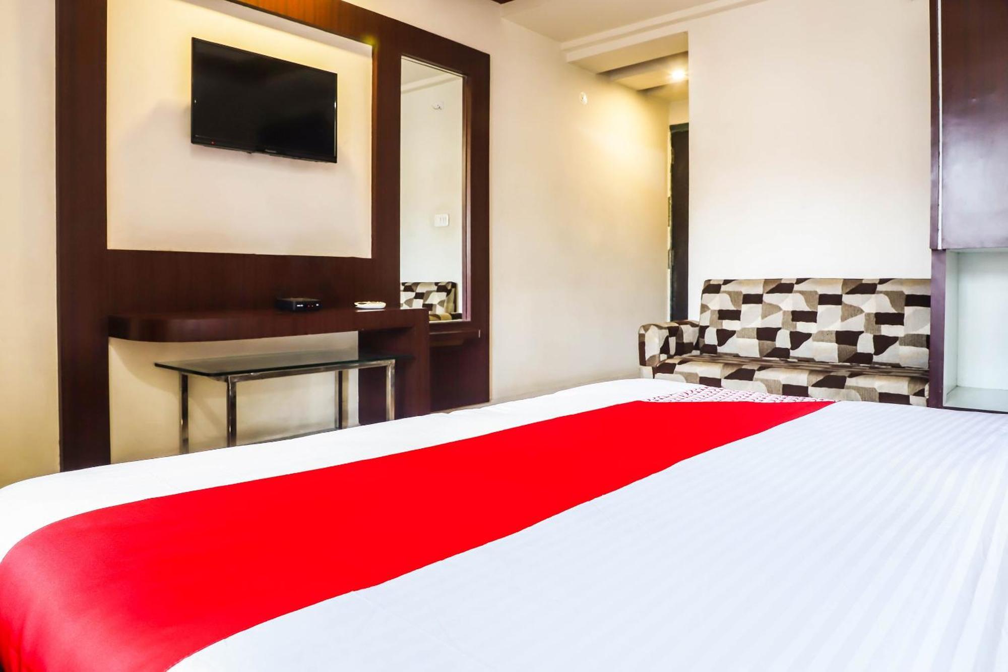 Spot On Bagiya Restaurant Hotel Harda Exterior photo