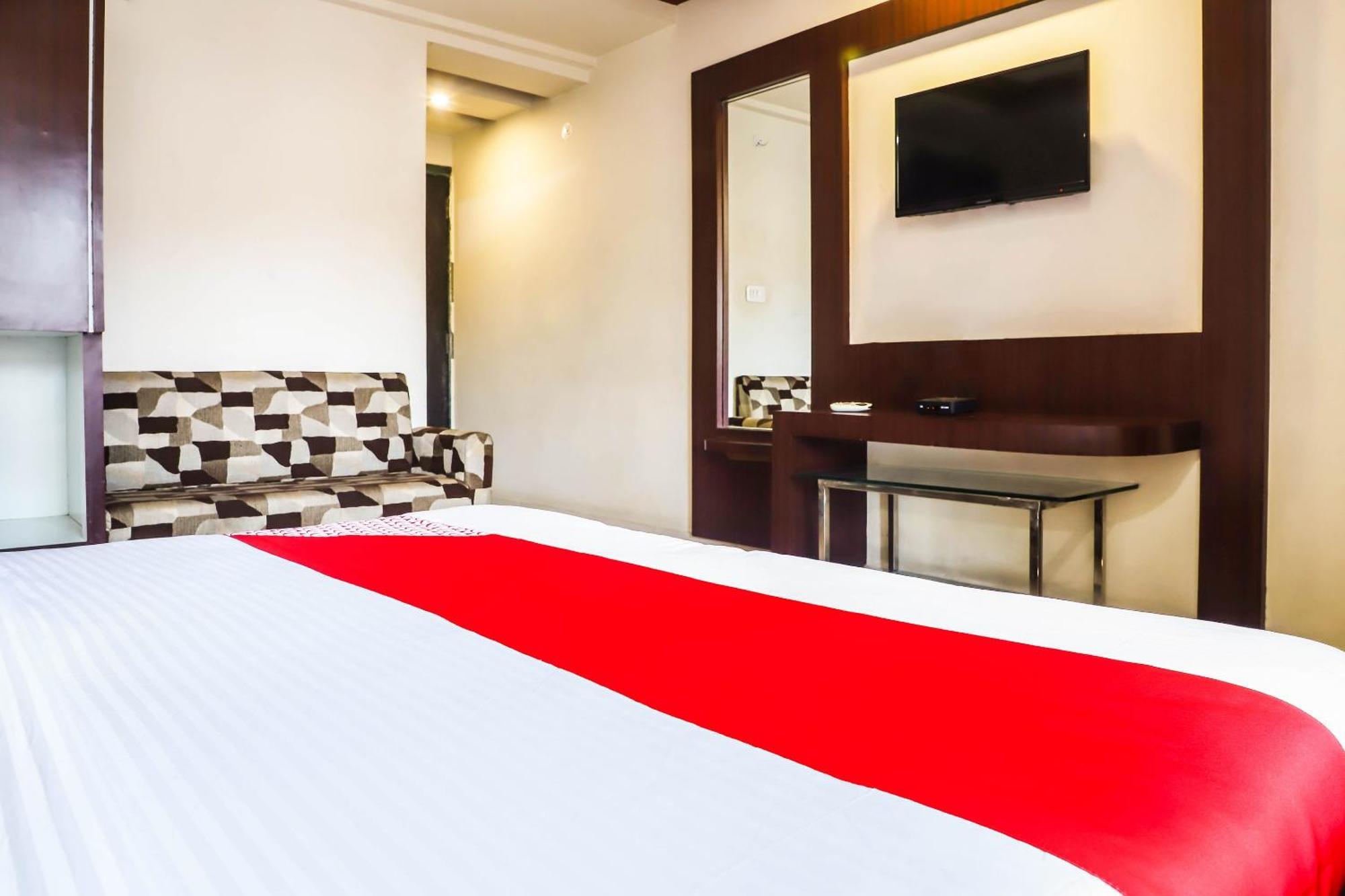 Spot On Bagiya Restaurant Hotel Harda Exterior photo